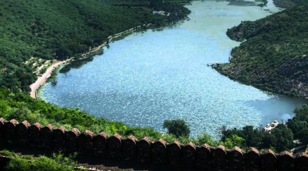 Jait Sagar Lake Bundi scenic lake with hills Rajasthan