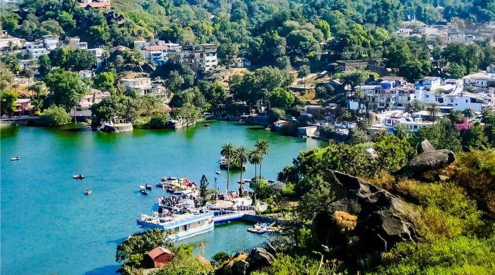Nakki Lake Mount Abu boating view and surrounding hills